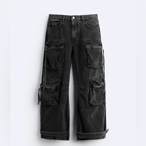 Zara men’s UTILITY POCKET CARGO JEANS.